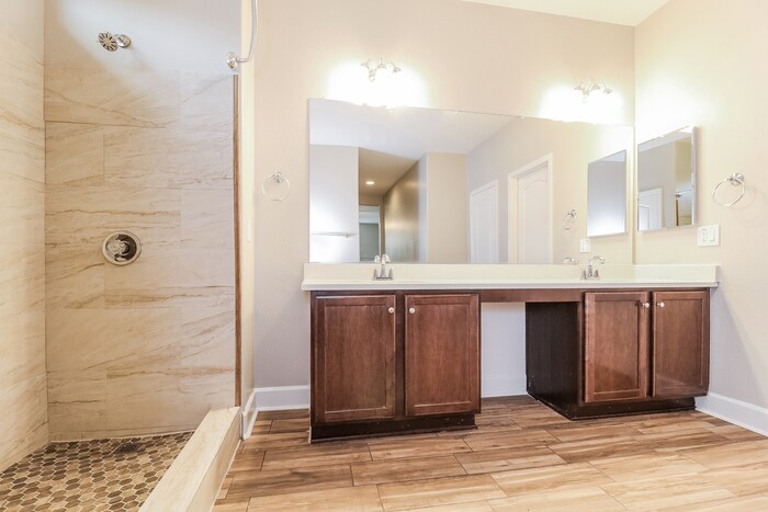 Building Photo - 15862 W Desert Hills Dr