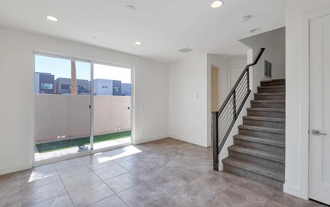 Building Photo - 6850 E McDowell Rd