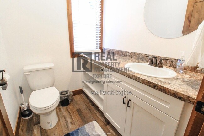 Building Photo - 1029 4th Ave W
