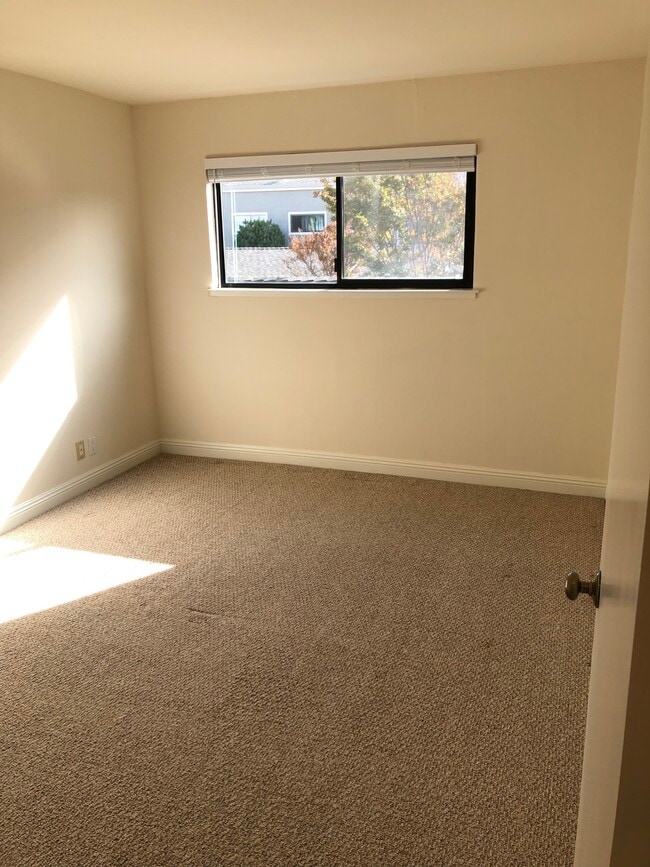 Building Photo - 818 Juno Ln