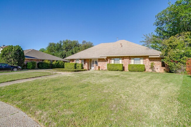Building Photo - Great Move In Ready 3 Bedroom, 2 Bath Home Located in Northridge- Irving ISD- 75038
