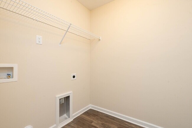 Building Photo - Available on July 10! Modern Home with Spacious Layout Near Downtown Kernersville