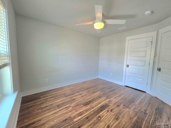 Building Photo - 248 N De Villiers St