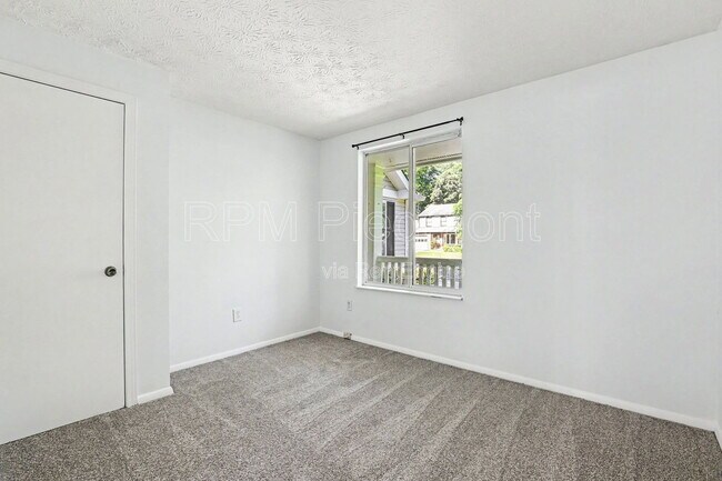 Building Photo - 10475 Willow View Cir