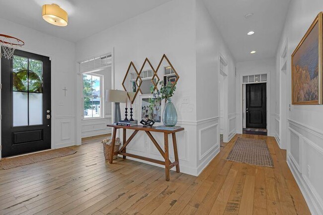 Building Photo - 10420 Pagoda Way