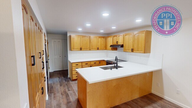 Building Photo - Lake Oswego Gem!!!  Single Level Ranch - Newly Updated