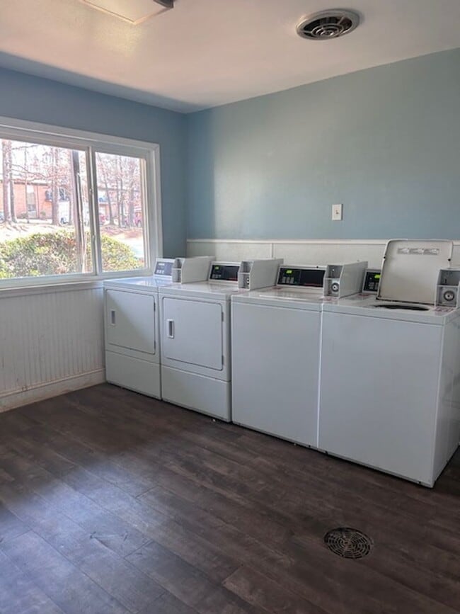 Building Photo - Coming Soon! Newly Renovated 1 Bedroom Apa...