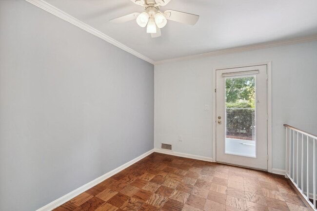 Building Photo - Available Now! Updated //3 Bedroom 2.5 Bat...