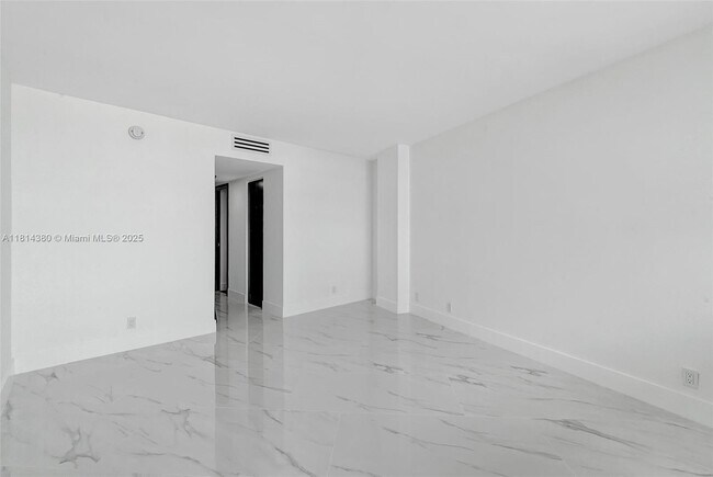 Building Photo - 100 Golden Isles Dr