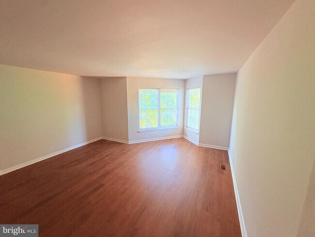 Building Photo - 45474 Oak Trail Square