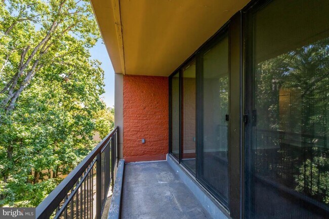Building Photo - 4 S Van Dorn St