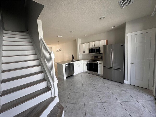 Building Photo - 4478 SW 49th Ave