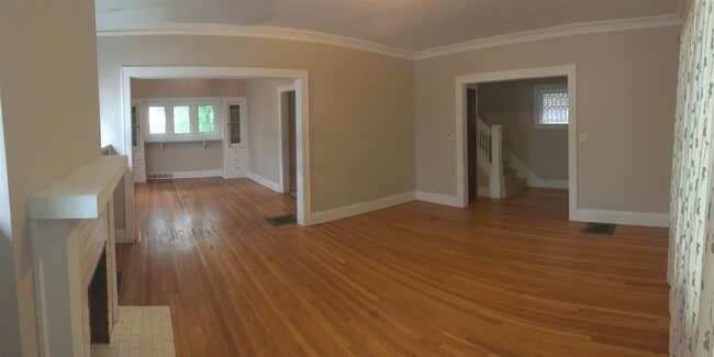Building Photo - 2280 Grandview Ave