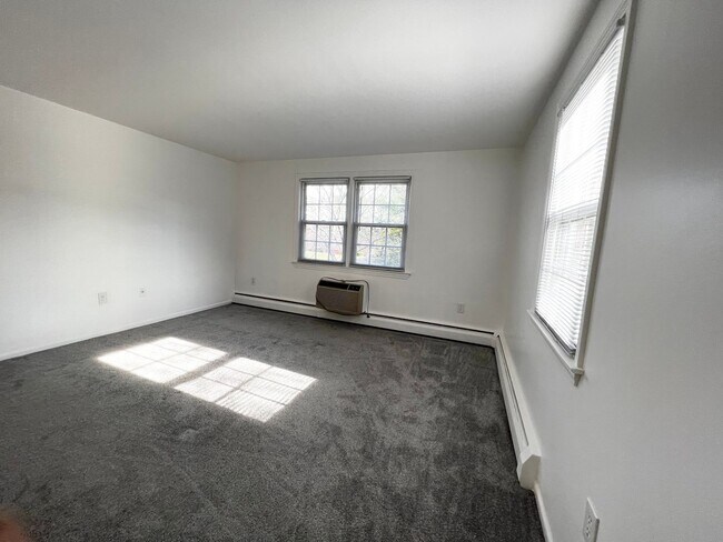 Building Photo - 9 Grandview Dr