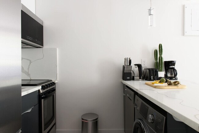 Building Photo - 1597 York Ave