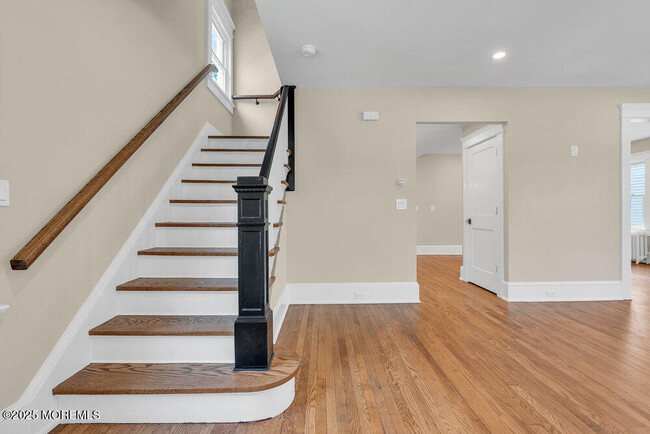 Building Photo - 1214 Sunset Ave