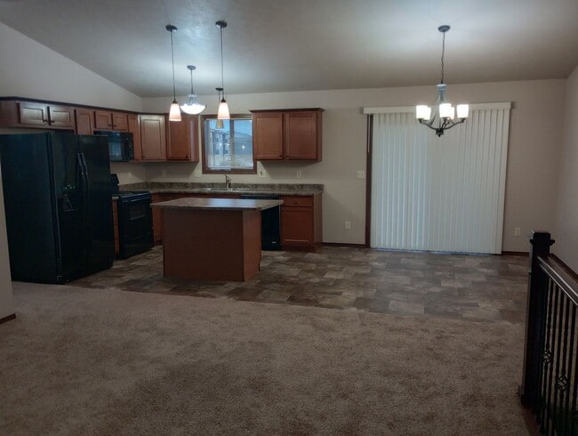 Building Photo - Two bedroom one bathroom w/ single garage