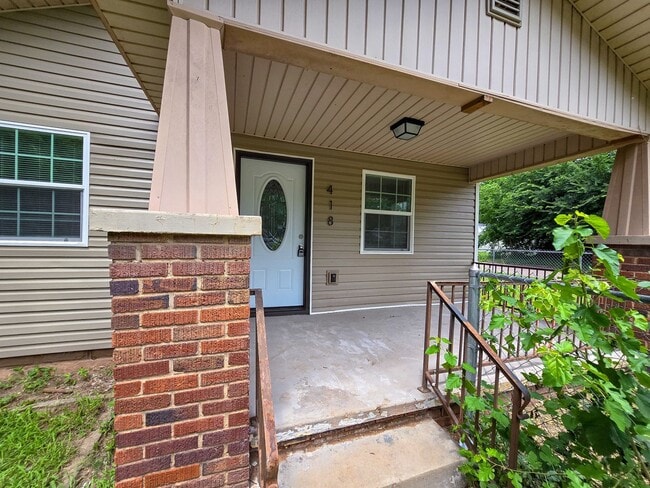 Building Photo - 3 Bedroom, 1 Bath Home in Shawnee!