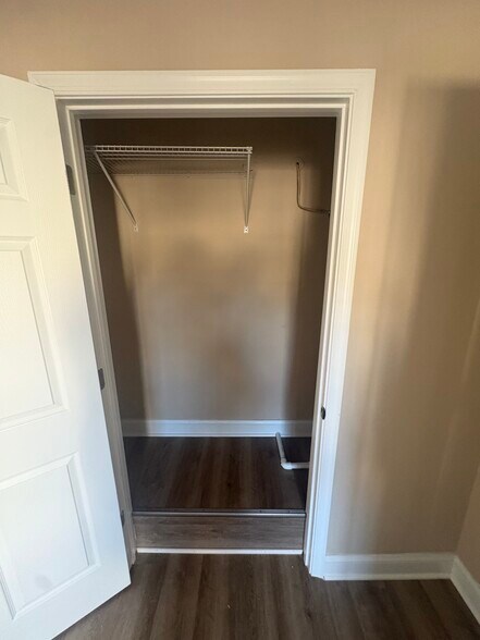 Building Photo - 302 Hendrickson Ln