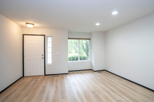 Building Photo - Charming 3BR/2.5BA in Desirable Gig Harbor...