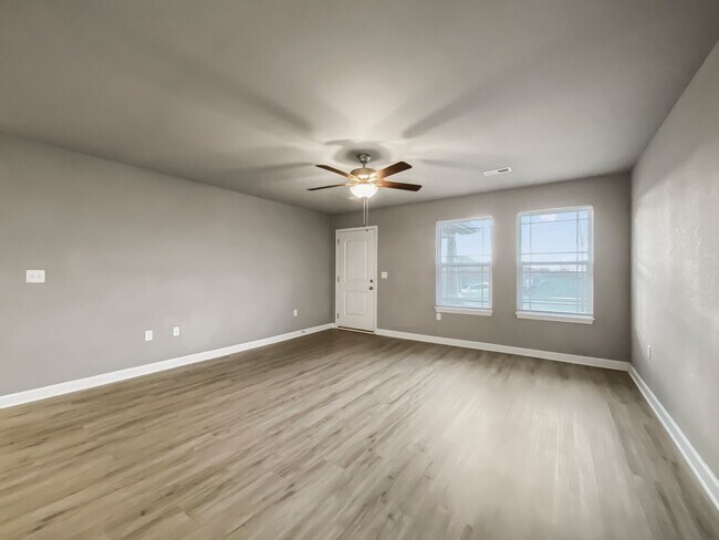 Building Photo - Updated 3-Bed, 2-Bath Ranch Townhome with Garage in Blue Springs