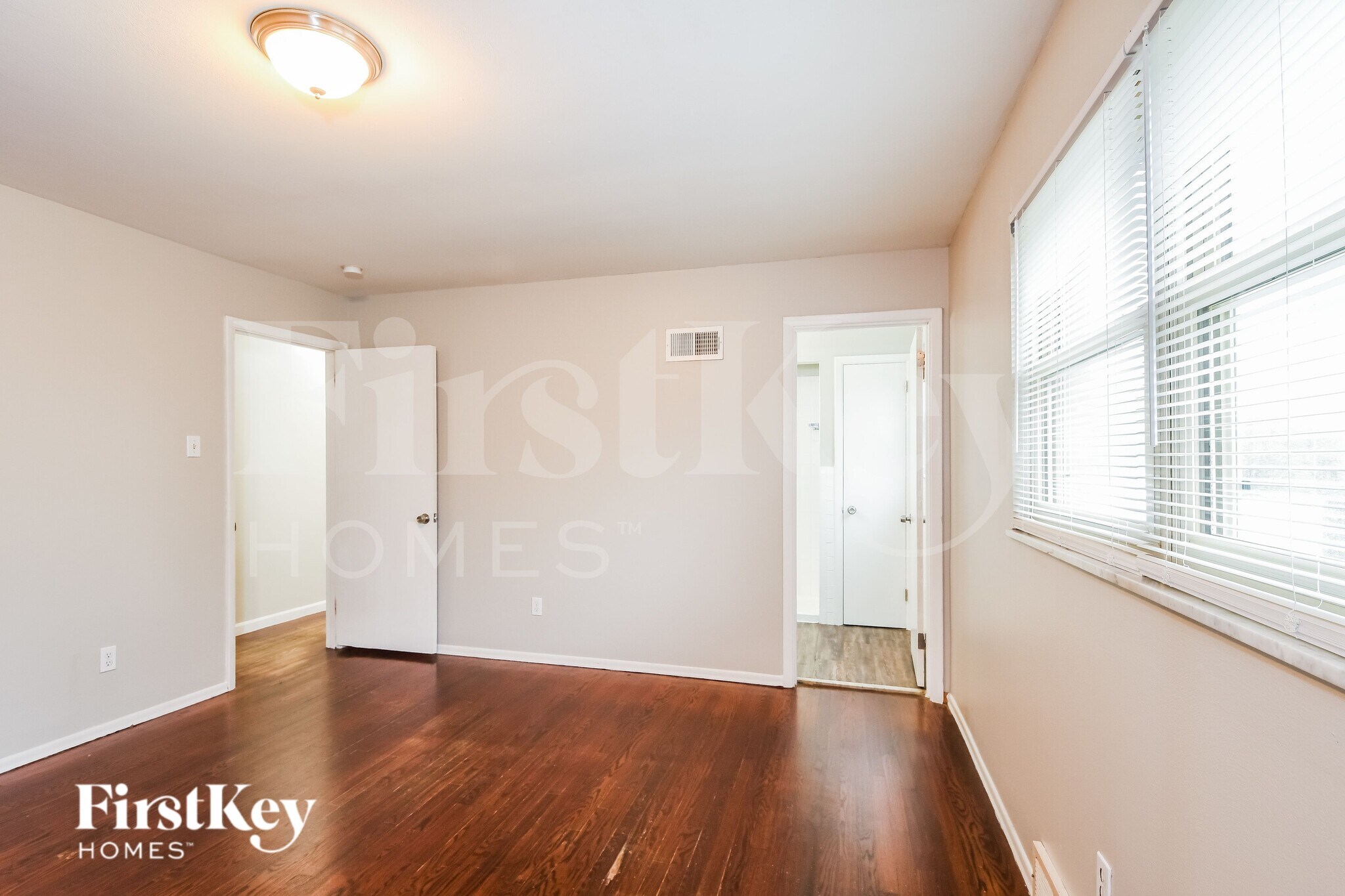 Building Photo - 3915 Rodapa Dr