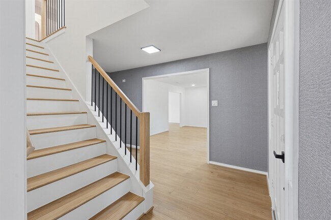 Building Photo - 3930 Cypress Hill Dr