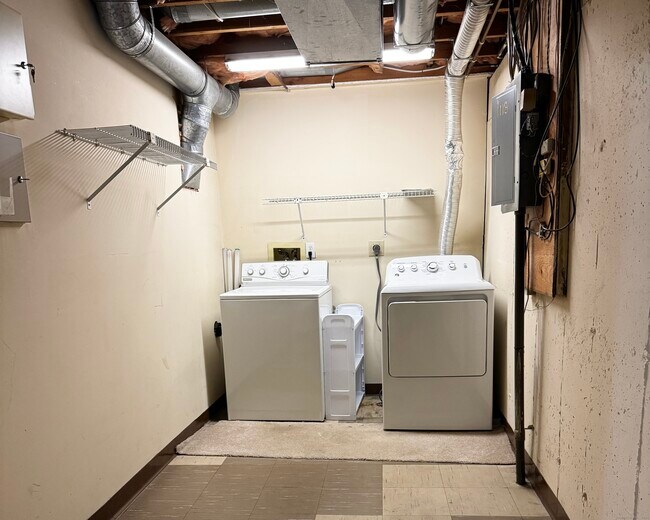 Building Photo - 1118 Foxboro Dr