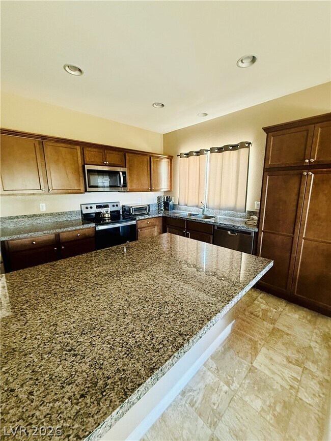 Building Photo - 5485 San Pietro Dr
