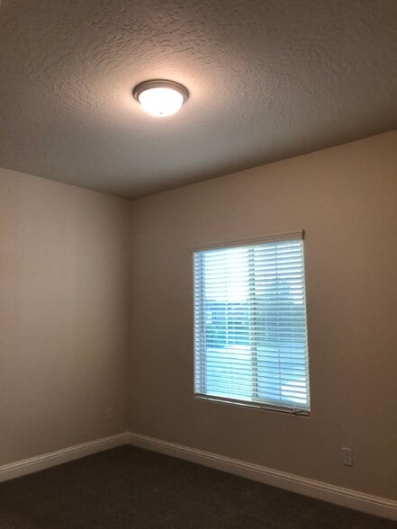 Building Photo - 2047 W Sunnyview Ave