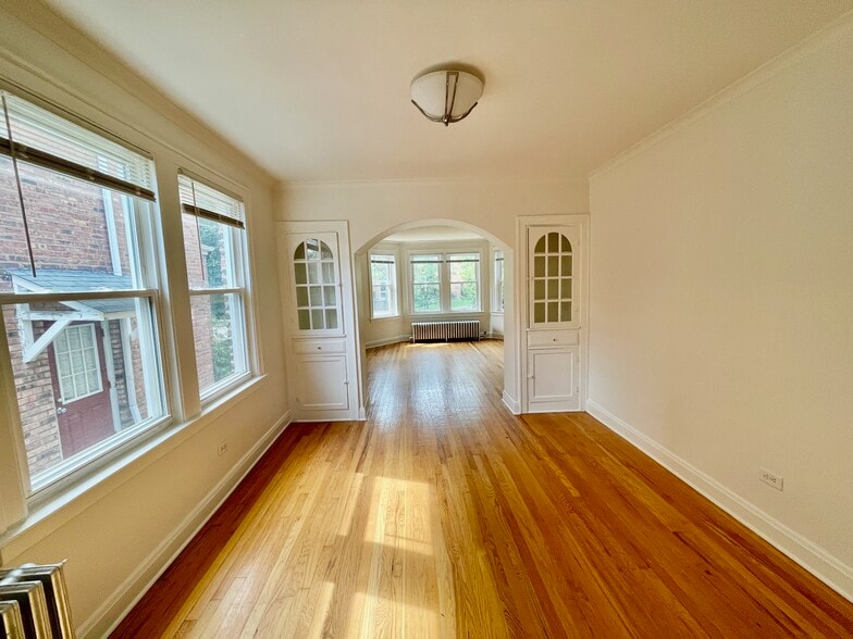 Building Photo - 5219 N Rutherford Ave