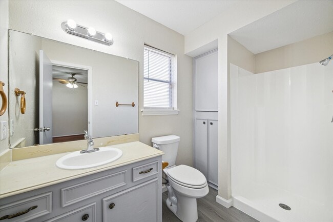 Building Photo - 13746 Drakewood Dr