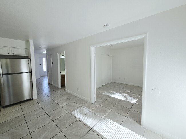 Building Photo - 9433 Valencia Canyon Dr