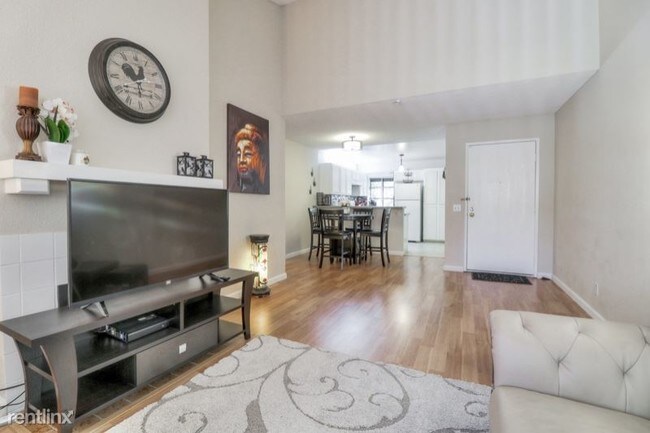 Building Photo - 37000 Meadowbrook Common