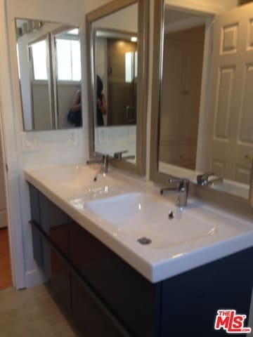 Building Photo - 216 Rexford Dr