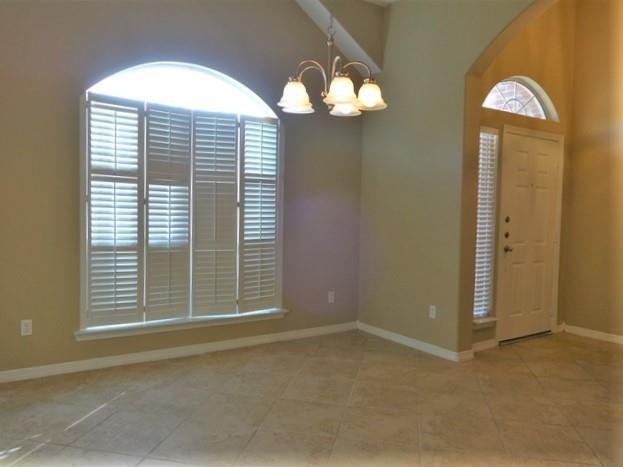 Building Photo - 2225 Highland Hills Dr