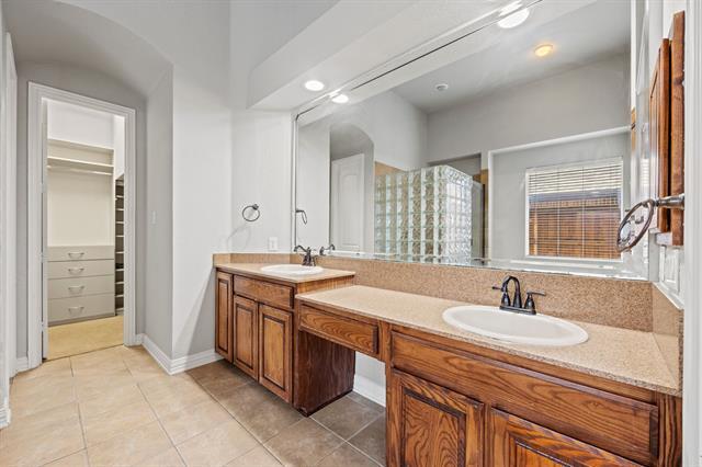 Building Photo - 9750 Candlewood Dr