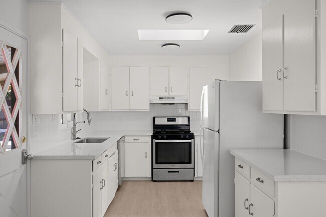 Building Photo - 289 Ramona Dr