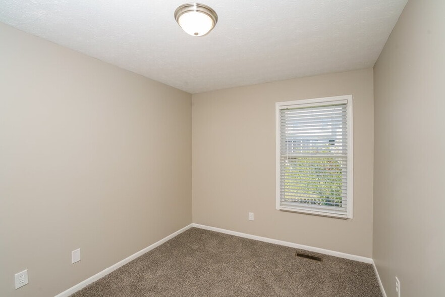 Building Photo - 5215 Oldshire Rd