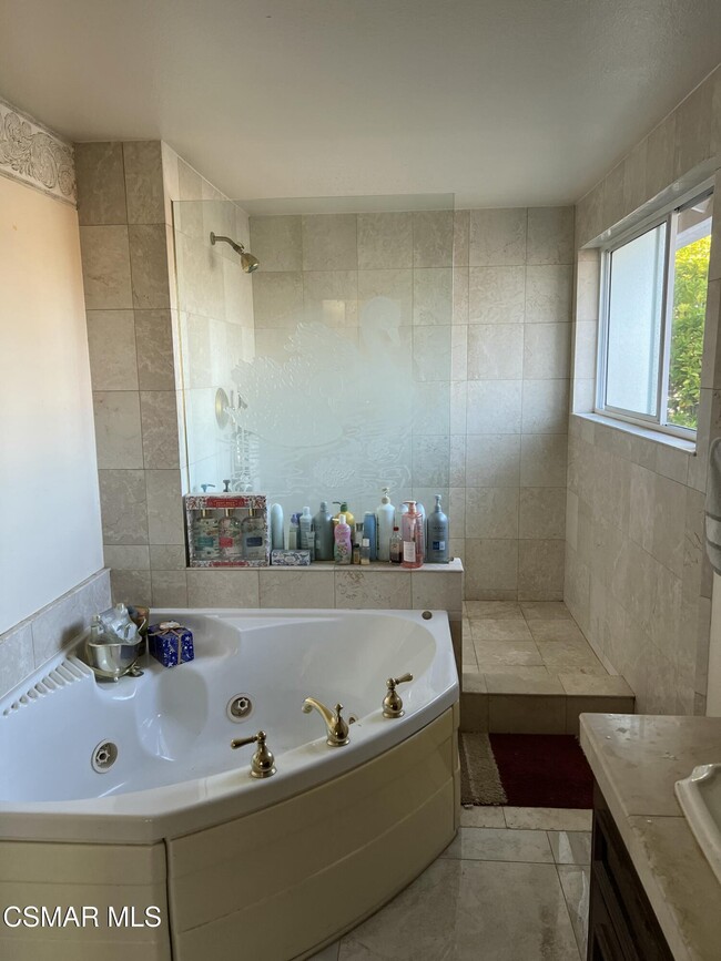 Building Photo - 729 Triunfo Canyon Rd