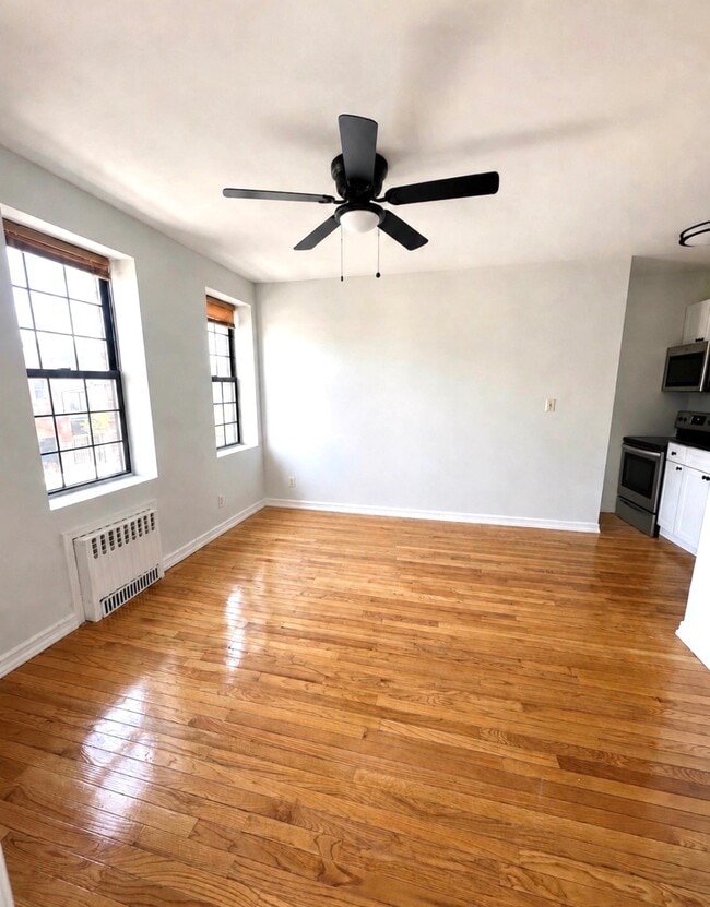 Building Photo - 890 W Beech St