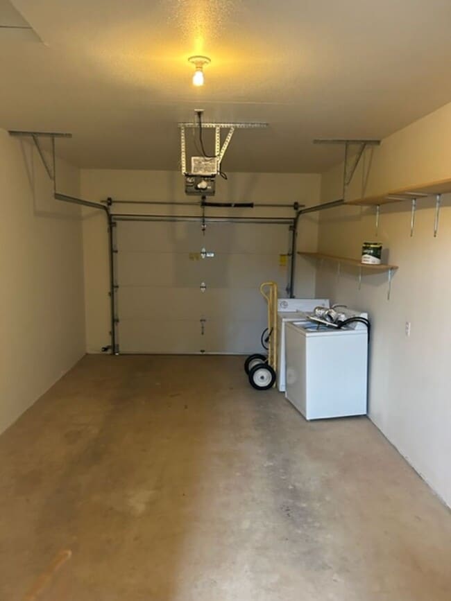 Building Photo - 422-422 Division Ave