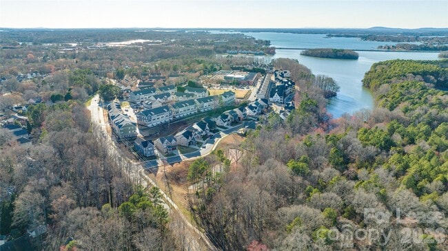 Building Photo - 554 Amalfi Dr