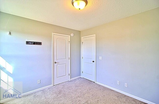 Building Photo - 7 Upland Ct