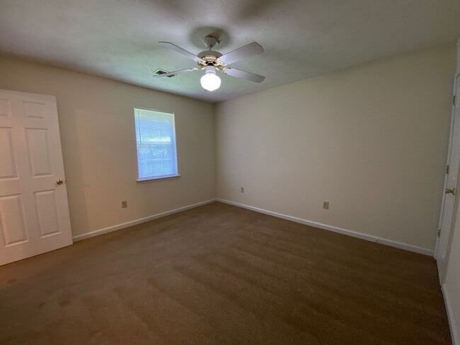 Building Photo - PRE-LEASING FOR AUGUST 2026!