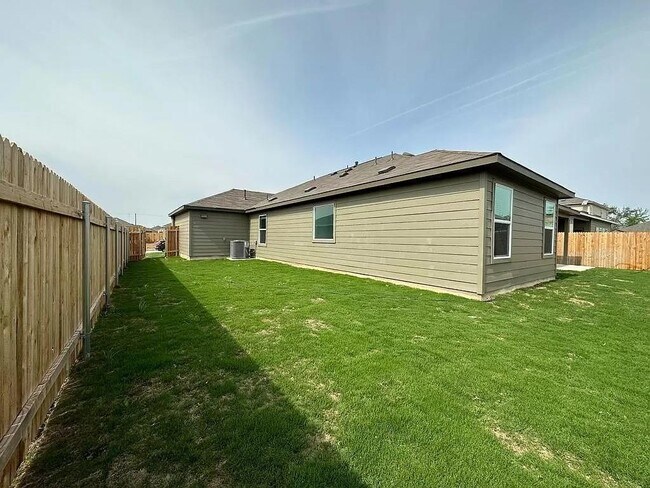 Building Photo - 196 Otter Rd