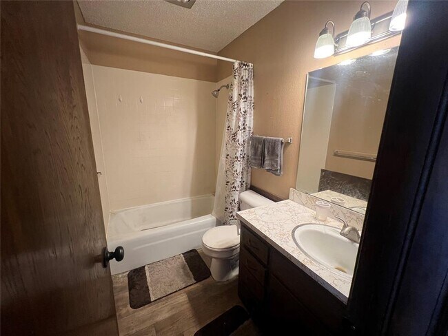 Building Photo - 1020 N 6th St