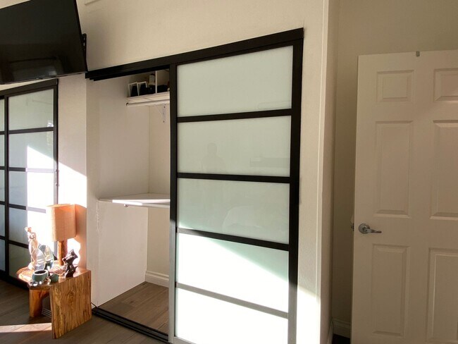 Building Photo - Stunning 3-bedroom, 2-bathroom coastal condo with Modern Custom Upgrades!