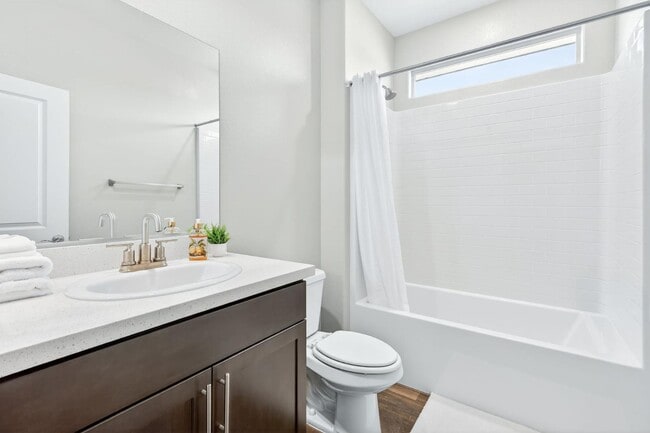 Building Photo - 1024 Saker Falcon Dr