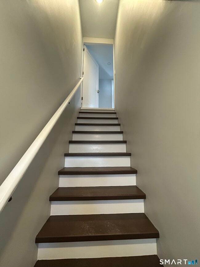 Building Photo - 54 Forest St